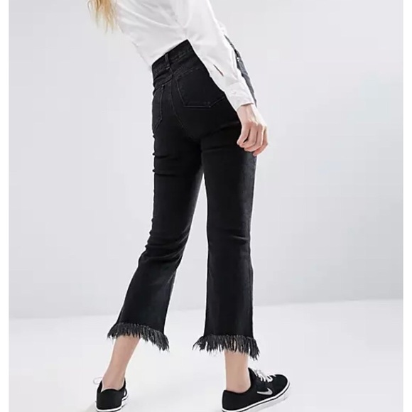 NEW LOOK ASOS Crop Kick Flare Raw Edge black Jean women’s size 27 EUC - Picture 2 of 5